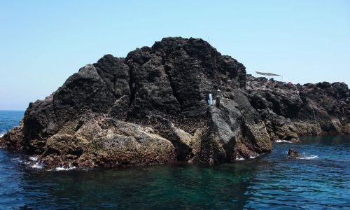 梅雨グロシーズン前の沖黒瀬（西側）・美良島（北の鼻）