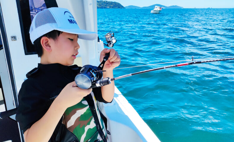 水着で楽しむ灼熱の博多湾タチウオ釣り！