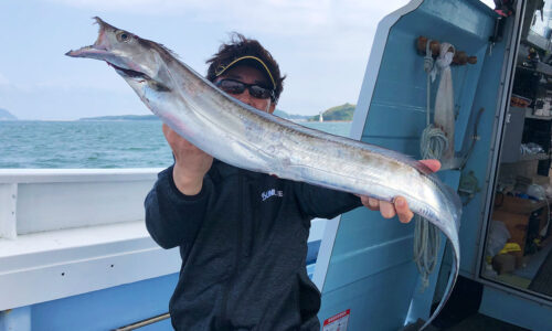 爆風の博多湾で太刀魚ジギング