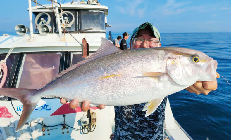 馬渡島沖で落とし込み釣り