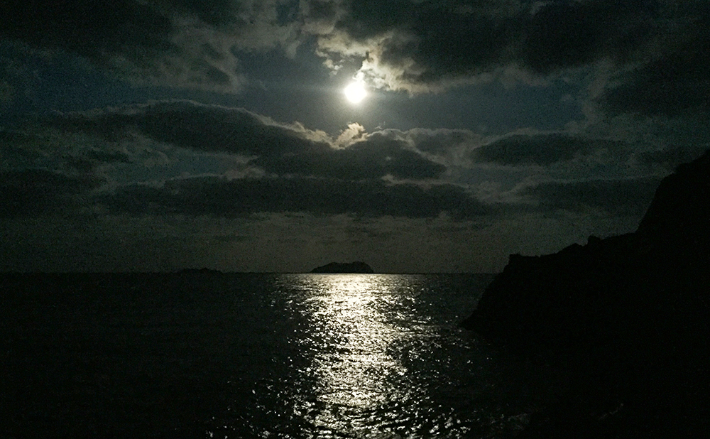 ホゲ島の満月